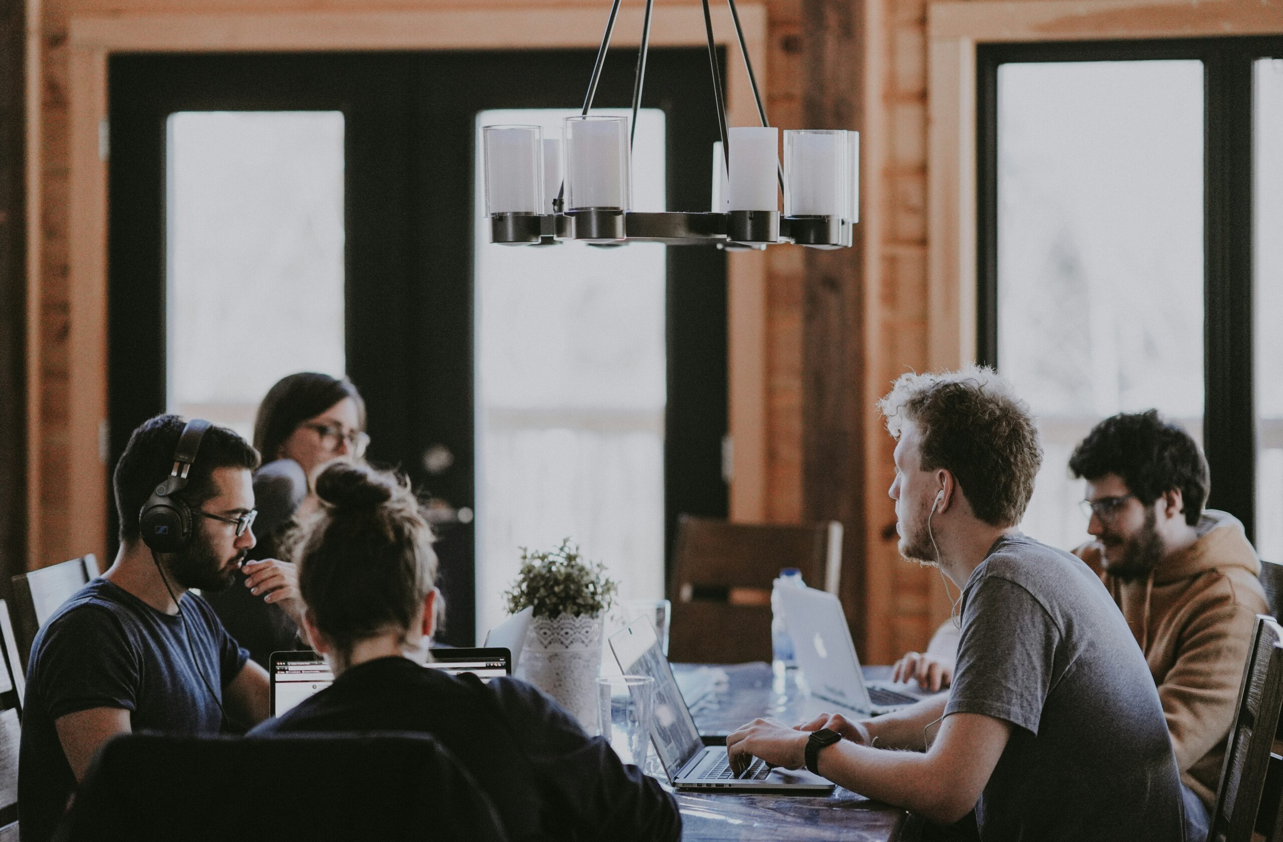AI Employees deployed by HoopJumper answering phones, following up with leads, and managing reputation for small businesses 24/7